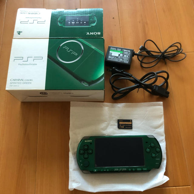 PlayStation Portable(プレイステーションポータブル)のPSP-3000 メモリースティック1GB付き エンタメ/ホビーのゲームソフト/ゲーム機本体(携帯用ゲーム機本体)の商品写真