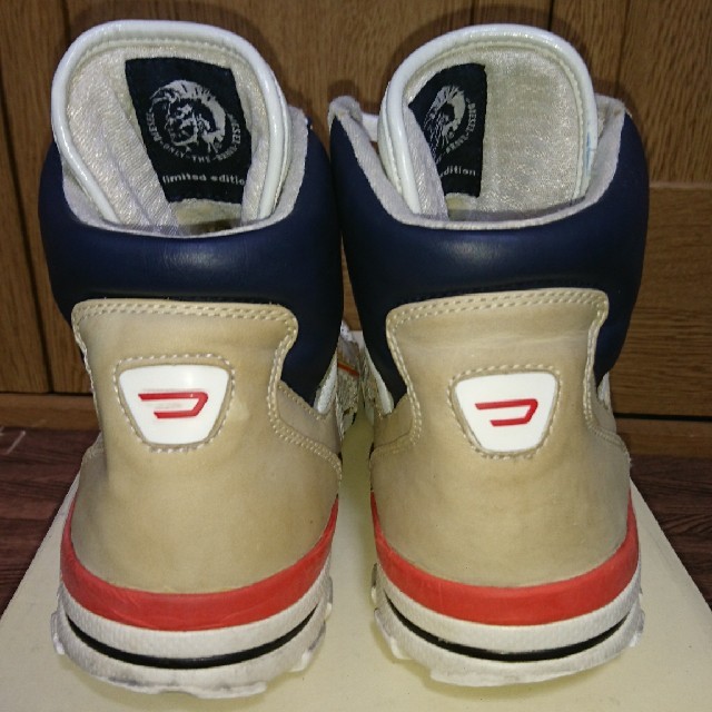DIESEL(ディーゼル)のDIESELハイカットスニーカー メンズの靴/シューズ(スニーカー)の商品写真