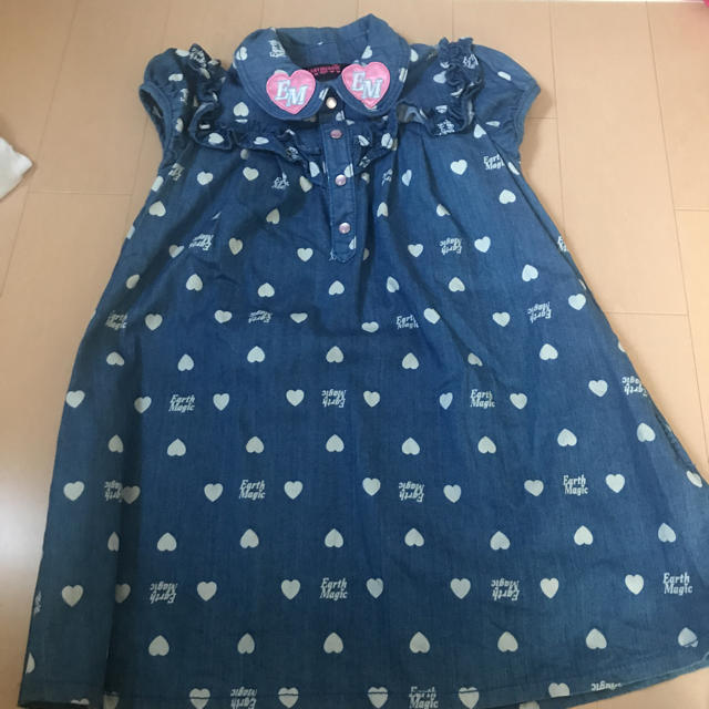 EARTHMAGIC(アースマジック)のアースマジック デニムワンピ キッズ/ベビー/マタニティのキッズ服女の子用(90cm~)(ワンピース)の商品写真