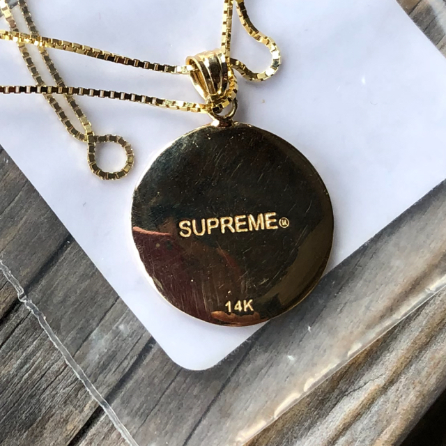 Supreme(シュプリーム)の18SS Supreme Justice Gold Pendant  メンズのアクセサリー(ネックレス)の商品写真