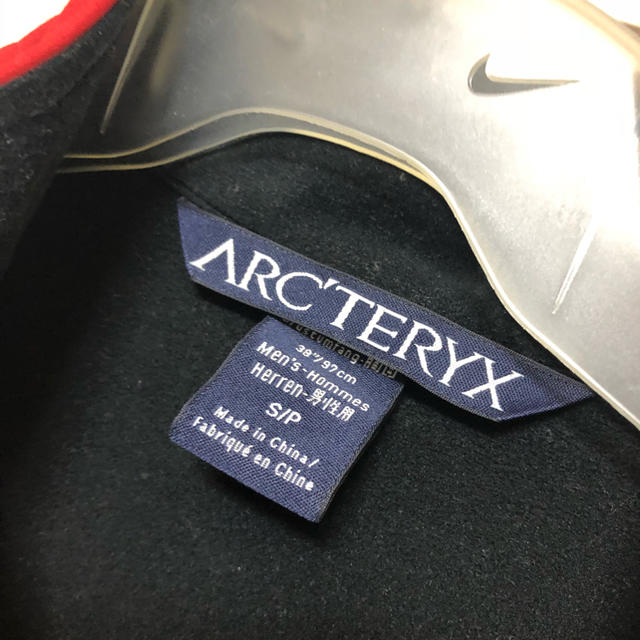 ARC'TERYX(アークテリクス)の定価3-4万！アークテリクス イプシロンSVジャケット S  スポーツ/アウトドアのアウトドア(登山用品)の商品写真