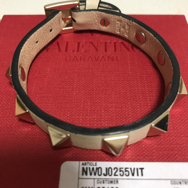 VALENTINO(ヴァレンティノ)のバレンティノ レザースタッズブレスレット レディースのアクセサリー(ブレスレット/バングル)の商品写真