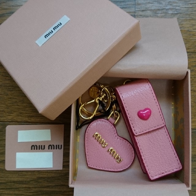 新品☆未使用 miumiu キーホルダー ピンク 衝撃特価 17850円