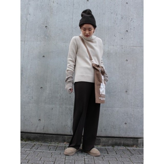 新品タグ付18AW ドゥーズィエムクラス JADE タートルネック プルオーバー 新品タグ付18AW ドゥーズィエムクラス JADE タートルネック プルオーバー