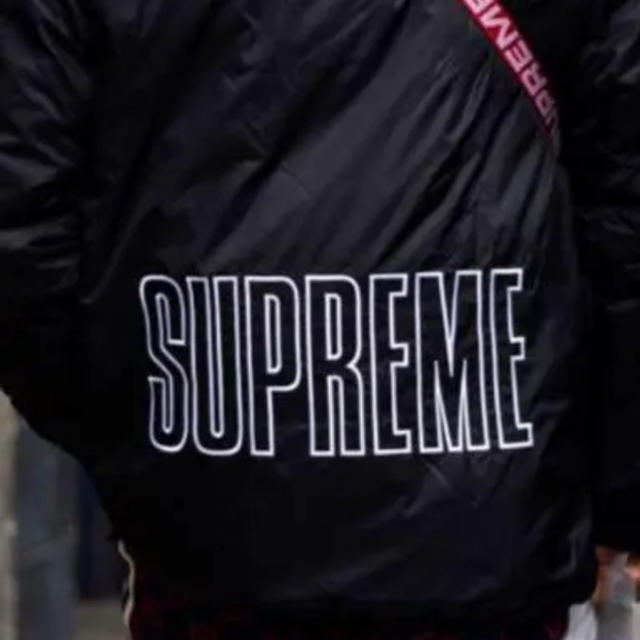 Supreme(シュプリーム)のsupreme champion pullover パーカー メンズのジャケット/アウター(ナイロンジャケット)の商品写真