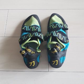 スポルティバ(LA SPORTIVA)のスポルティバ　カタナ　新品　サイズ39(登山用品)