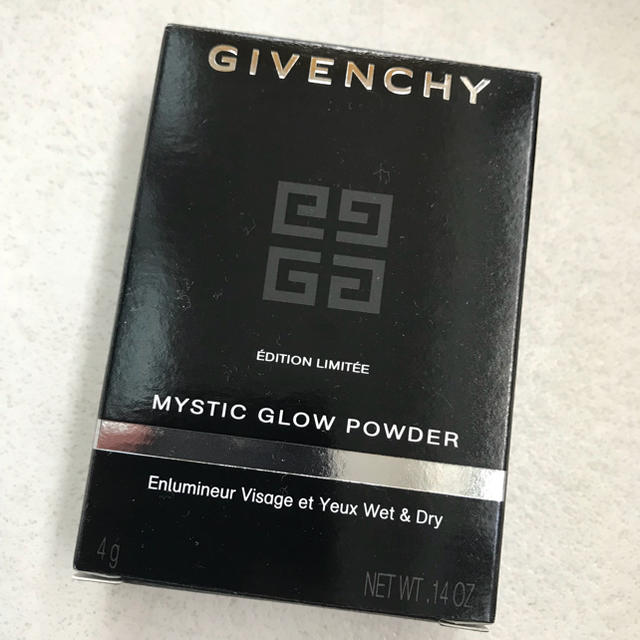 GIVENCHY(ジバンシィ)のジバンシー ミスティック・グロウ・パウダー 01 新品d コスメ/美容のベースメイク/化粧品(フェイスパウダー)の商品写真