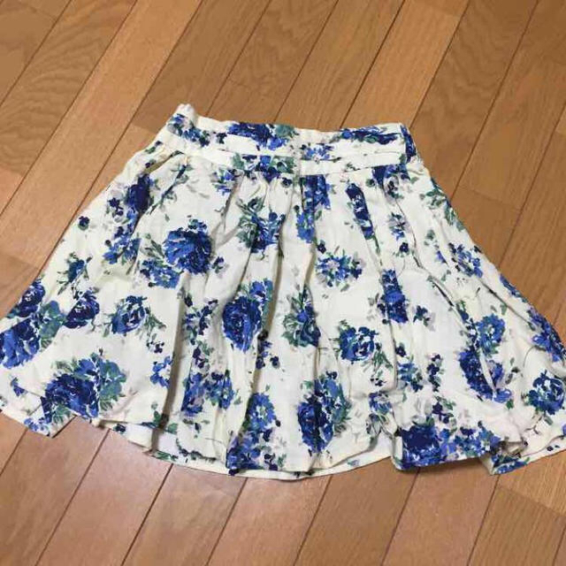 LOWRYS FARM(ローリーズファーム)の花柄スカート レディースのスカート(ミニスカート)の商品写真
