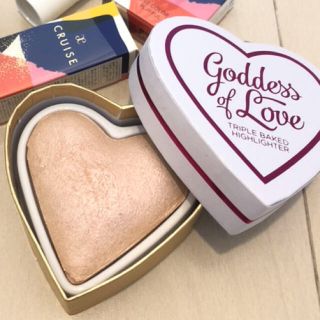 トゥフェイス(Too Faced)の新品！ハートハイライター ゴッデス オブ ラブ(フェイスカラー)