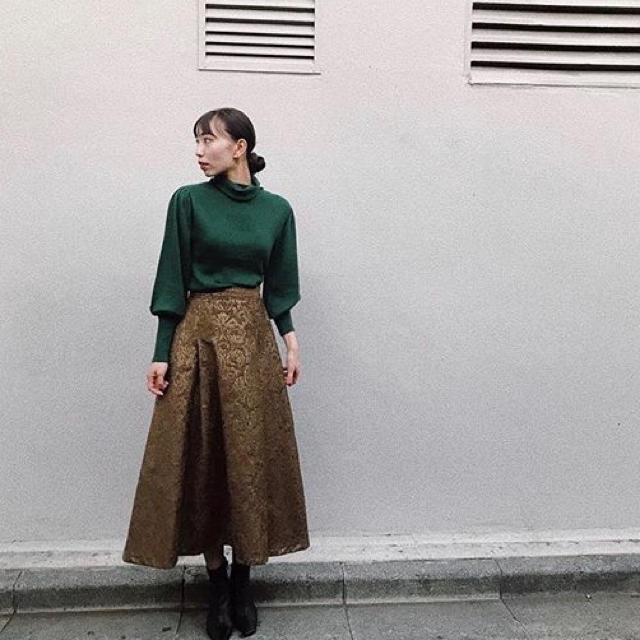 Ameri VINTAGE(アメリヴィンテージ)のAMERIVINTAGE DAMASK DEMENSIONAL SKIRT レディースのスカート(ロングスカート)の商品写真