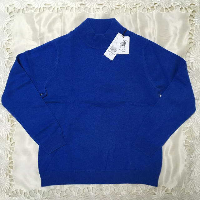 髙島屋(タカシマヤ)の新品！カシミヤの鮮やかなブルーのセーター レディースのトップス(ニット/セーター)の商品写真