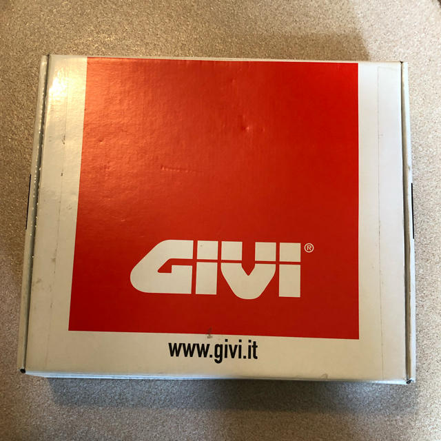 【新品未使用】GIVI トップケース ベースのみ 自動車/バイクのバイク(装備/装具)の商品写真