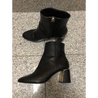 ザラ(ZARA)のショートブーツ(ブーツ)