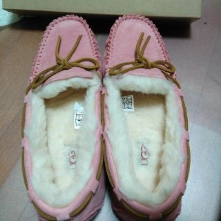 アグ(UGG)のUGG靴　ピンク未使用 サイズ9　値下げ(スリッポン/モカシン)