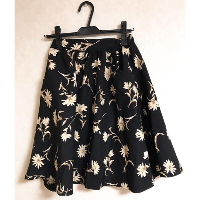 le reve vaniller(ル レーヴ ヴァニレ)のヴァニレ♡フラワースカート レディースのスカート(ひざ丈スカート)の商品写真