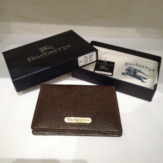 BURBERRY(バーバリー)の【未使用】バーバリー　パスケース レディースのファッション小物(名刺入れ/定期入れ)の商品写真