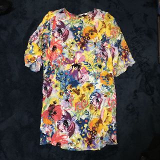 エイチアンドエム(H&M)のH&M 花柄 ワンピース(ひざ丈ワンピース)