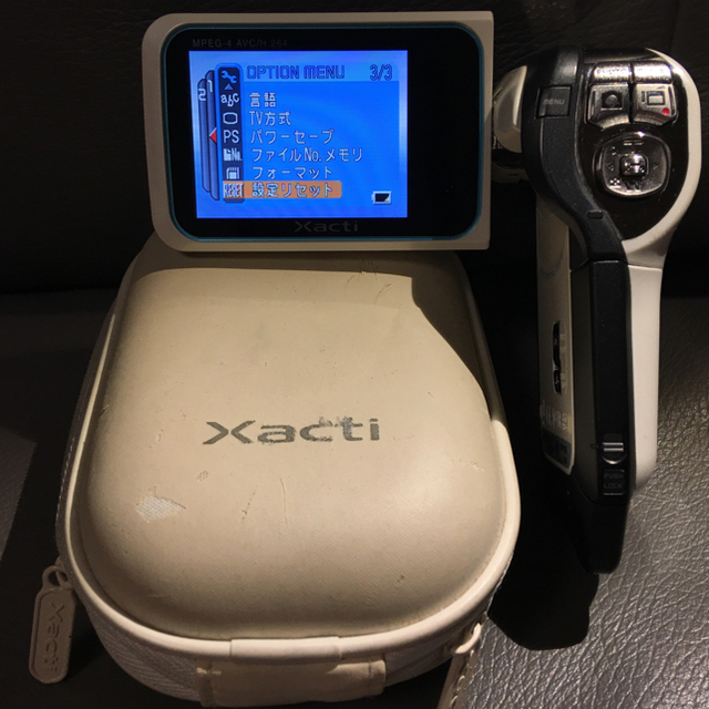 SANYO(サンヨー)の防水型デジタルムービーカメラ Xacti (ザクティ) DMX-CA65(W) スマホ/家電/カメラのカメラ(ビデオカメラ)の商品写真