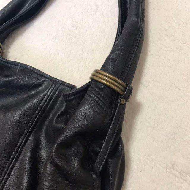 BLACK by moussy(ブラックバイマウジー)のブラックバイマウジー　合皮　フェイクレザー　バッグ　黒 レディースのバッグ(ショルダーバッグ)の商品写真