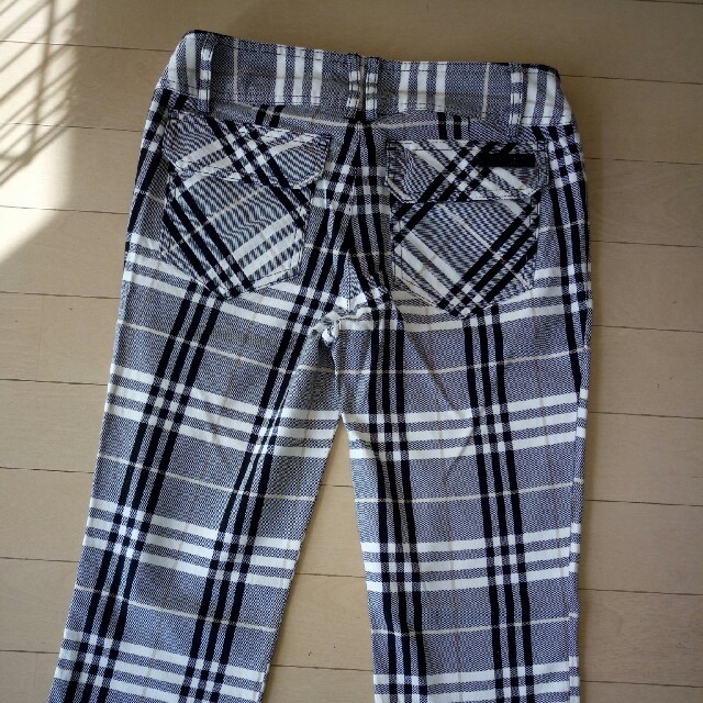 BURBERRY BLUE LABEL(バーバリーブルーレーベル)のBURBERRY BLUE LABEL size36　クロップドパンツ レディースのパンツ(クロップドパンツ)の商品写真