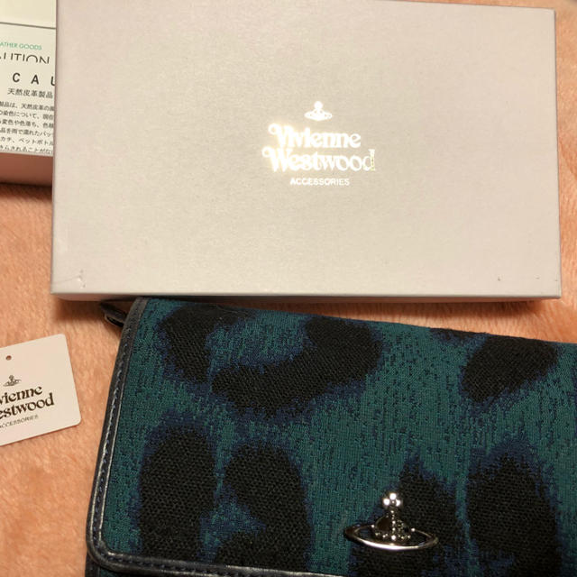 Vivienne Westwood(ヴィヴィアンウエストウッド)のVivienneWestwood 長財布 レオパード ビビアン レディースのファッション小物(財布)の商品写真