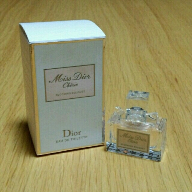 Christian Dior(クリスチャンディオール)のMiss Dior Cherie　5ml コスメ/美容の香水(香水(女性用))の商品写真