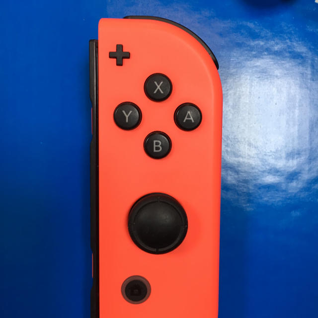 Nintendo Switch(ニンテンドースイッチ)の任天堂スイッチジョイコン右になります。 エンタメ/ホビーのゲームソフト/ゲーム機本体(その他)の商品写真