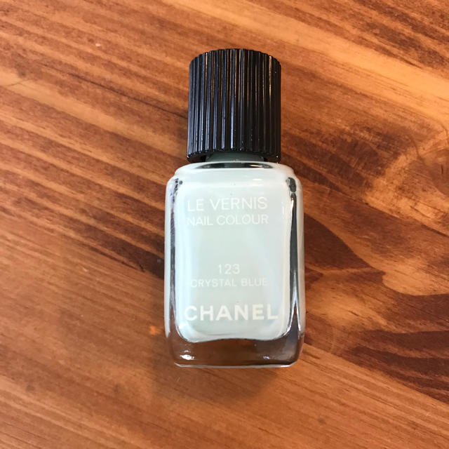 CHANEL(シャネル)のCHANEL シャネル ネイル マニキュア ヴェルニ 123 クリスタルブルー コスメ/美容のネイル(マニキュア)の商品写真