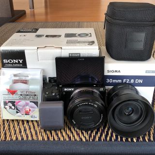 ソニー(SONY)のNEX5Rレンズキット＋sigma単焦点レンズ＋クローズアップレンズフィルター(ミラーレス一眼)