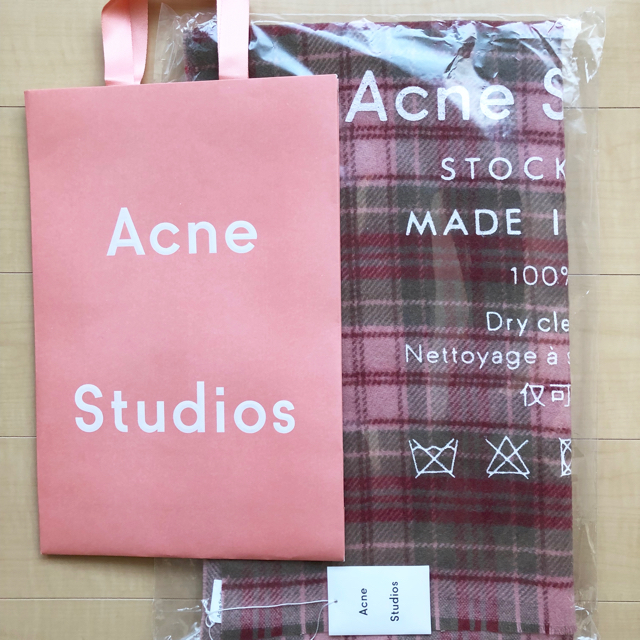 ACNE(アクネ)のアクネ 大判マフラー レディースのファッション小物(マフラー/ショール)の商品写真