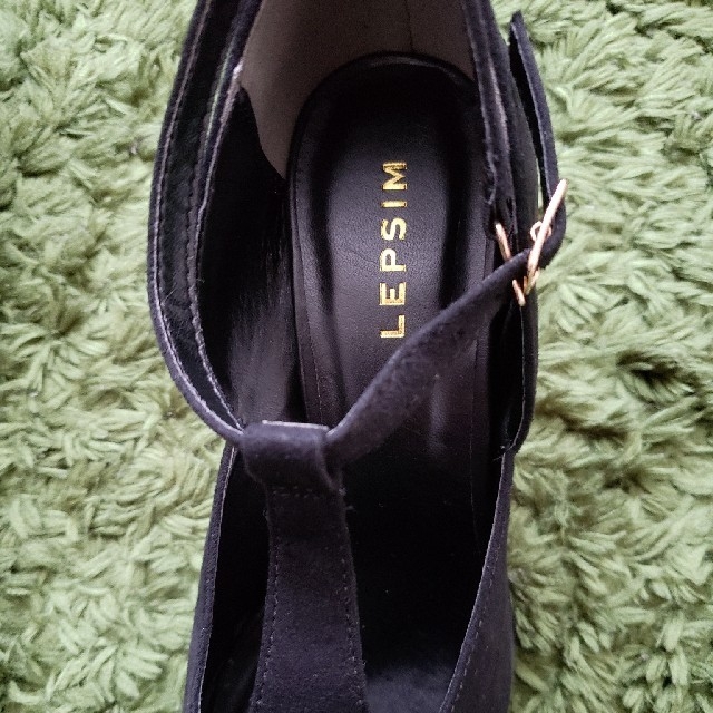 LEPSIM(レプシィム)のLEPSIM Tストラップスエードパンプス レディースの靴/シューズ(ハイヒール/パンプス)の商品写真