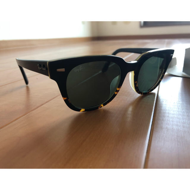 Ray-Ban(レイバン)のRay Ban サングラス レディースのファッション小物(サングラス/メガネ)の商品写真