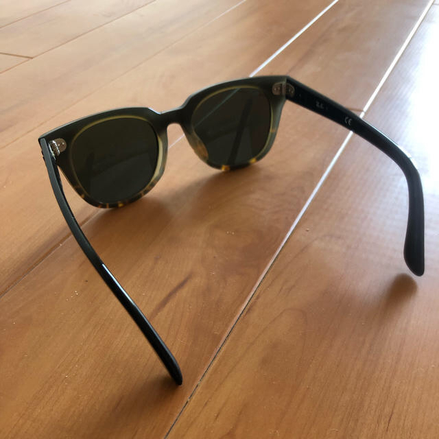 Ray-Ban(レイバン)のRay Ban サングラス レディースのファッション小物(サングラス/メガネ)の商品写真