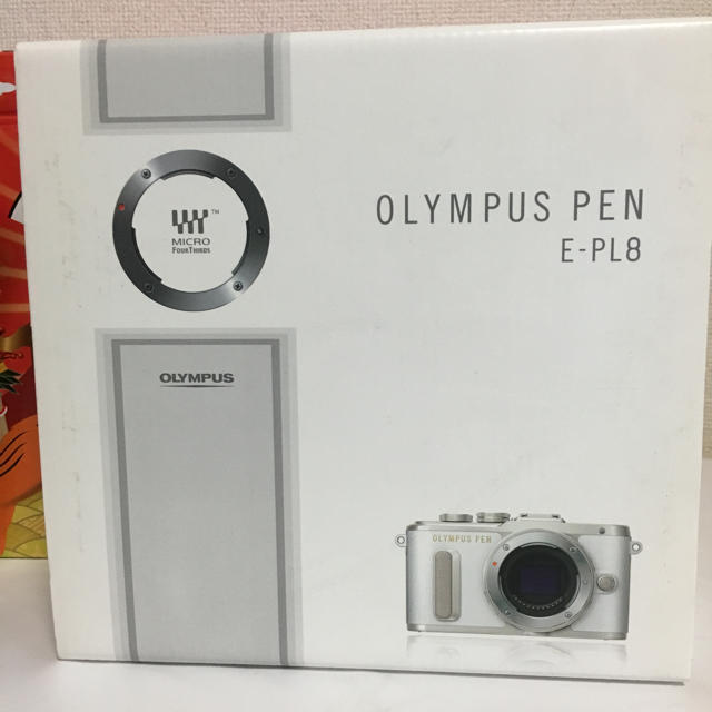 OLYMPUS(オリンパス)のヨドバシカメラ 夢のお年玉箱 ミラーレスデジカメ【Wズームキット】 スマホ/家電/カメラのカメラ(ミラーレス一眼)の商品写真