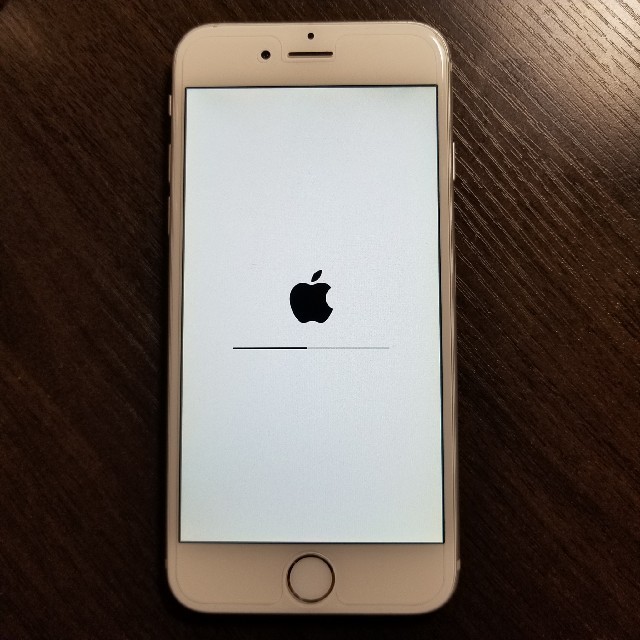 Apple(アップル)のiPhone6 au 64GB シルバー スマホ/家電/カメラのスマートフォン/携帯電話(スマートフォン本体)の商品写真