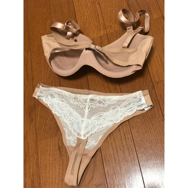 LA PERLA(ラペルラ)のAubade オーバドゥ 美しいレースの ブラジャー&ショーツ タンガ レディースの下着/アンダーウェア(ブラ&ショーツセット)の商品写真