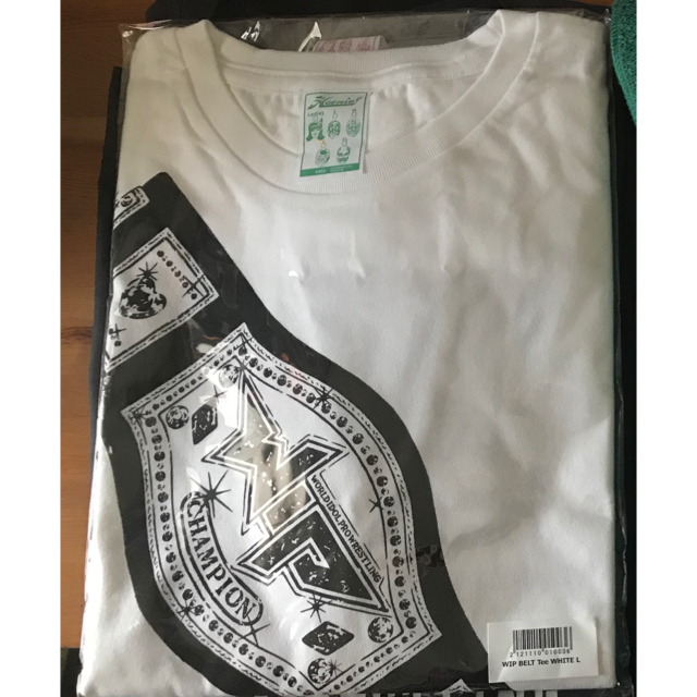 AKB48(エーケービーフォーティーエイト)の豆腐プロレスコラボ WIPチャンピオンベルトTshirt(WHITE) Lサイズ メンズのトップス(Tシャツ/カットソー(半袖/袖なし))の商品写真