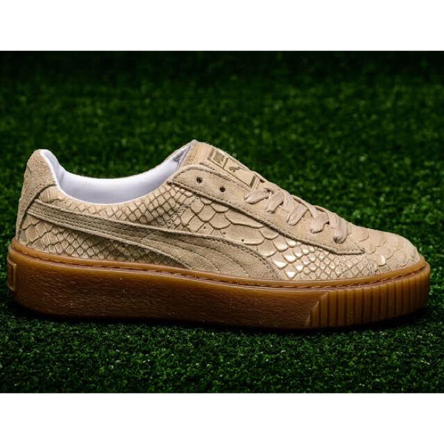 PUMA(プーマ)のPUMA スニーカー ベージュ/ゴールド 25cm プーマ レディースの靴/シューズ(スニーカー)の商品写真