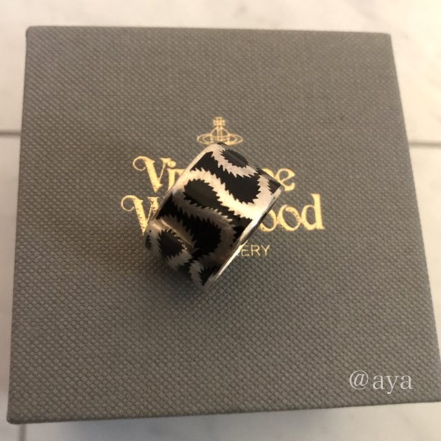 Vivienne Westwood(ヴィヴィアンウエストウッド)のVivienne Westwood ヴィヴィアンウエストウッド スクイグルリング レディースのアクセサリー(リング(指輪))の商品写真