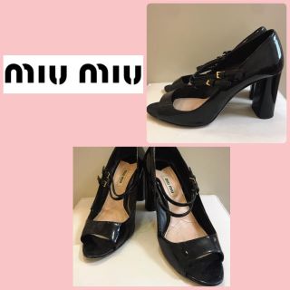 ミュウミュウ(miumiu)のミュウミュウ♡ブラックエナメル ストラップ パンプス♡(ハイヒール/パンプス)