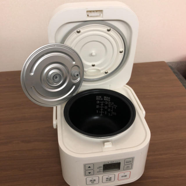 ニトリ(ニトリ)のニトリ 炊飯器 3号炊き スマホ/家電/カメラの調理家電(炊飯器)の商品写真