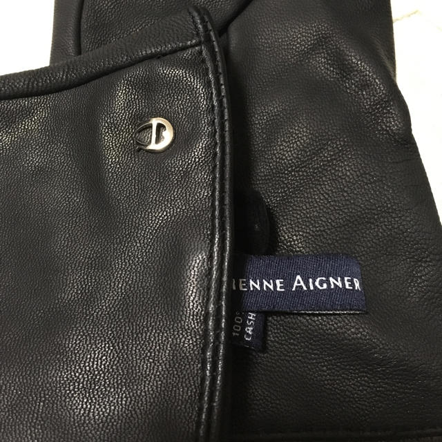 Etienne Aigner's(エティエンヌアイグナー)の新品！エティエンヌアイグナーの革手袋  ETIENNE AIGNER レディースのファッション小物(手袋)の商品写真