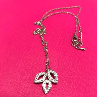 ハリーウィンストン(HARRY WINSTON)のホワイトゴールドカラー  ミニリリークラスタータイプ(ネックレス)