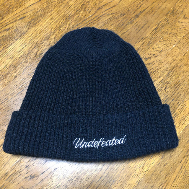 UNDEFEATED(アンディフィーテッド)のundefeated ビーニー 黒 メンズの帽子(ニット帽/ビーニー)の商品写真