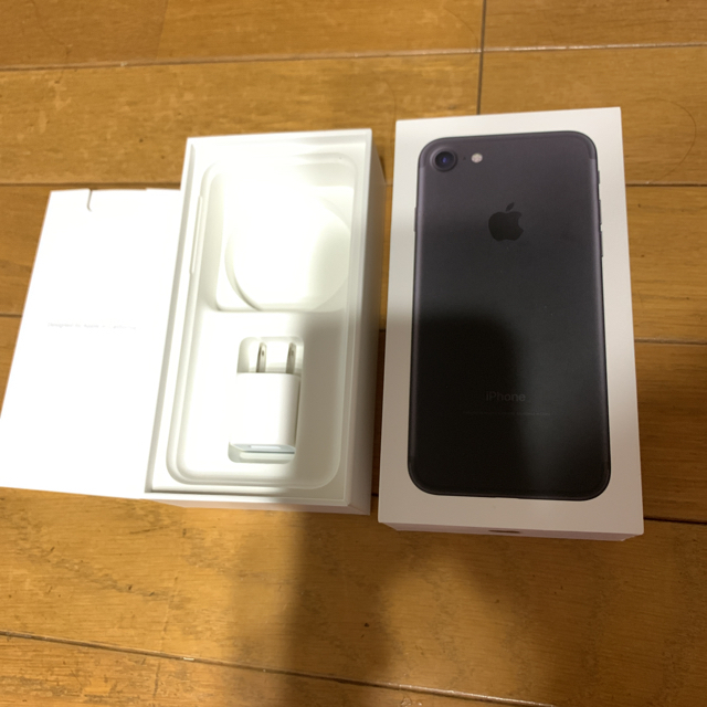 iPhone(アイフォーン)のiPhone7  スマホ/家電/カメラのスマートフォン/携帯電話(スマートフォン本体)の商品写真