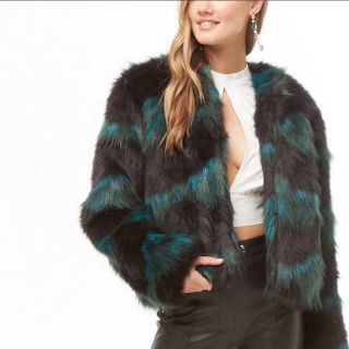 フォーエバートゥエンティーワン(FOREVER 21)のforever21 ファーコート(毛皮/ファーコート)