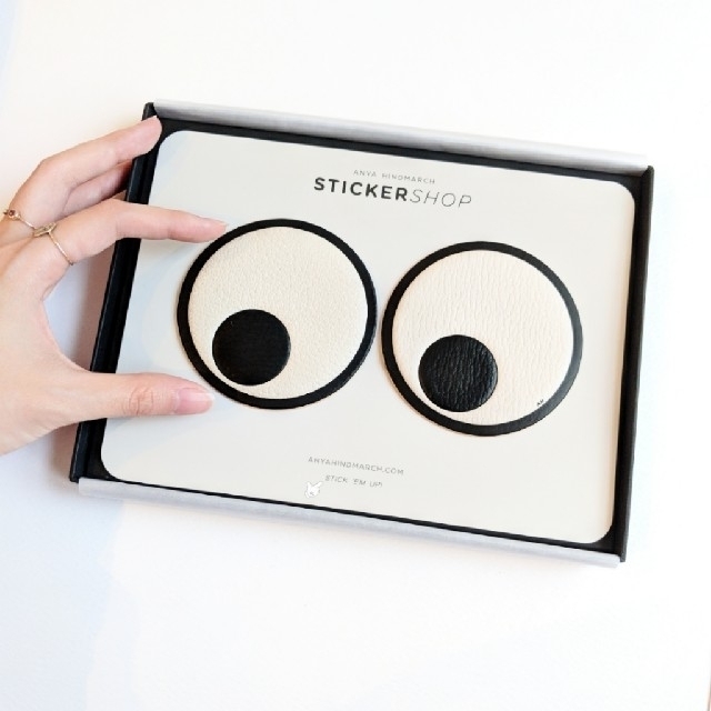 ANYA HINDMARCH(アニヤハインドマーチ)の【新品】Anya Hindmarch ビッグ ステッカー EYES レディースのファッション小物(その他)の商品写真