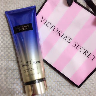 Victoria's Secret - 【新品】ヴィクトリアシークレット★シークレットチャーム★ボディクリームローションの通販｜ラクマ