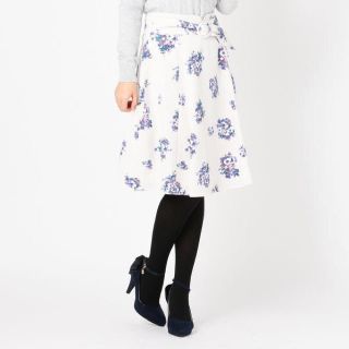 ミッシュマッシュ(MISCH MASCH)の新品タグ付♡定価10,584円♡ミッシュマッシュ♡花柄スカート♡ホワイト(ひざ丈スカート)