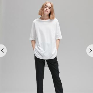 ユナイテッドアローズ(UNITED ARROWS)のATON 白ラウンドヘムTシャツ 新品(Tシャツ(半袖/袖なし))